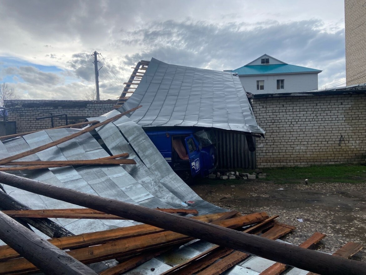 Появились кадры последствия сильного ливня в Зеленодольске | 23.04.2024 |  Казань - БезФормата