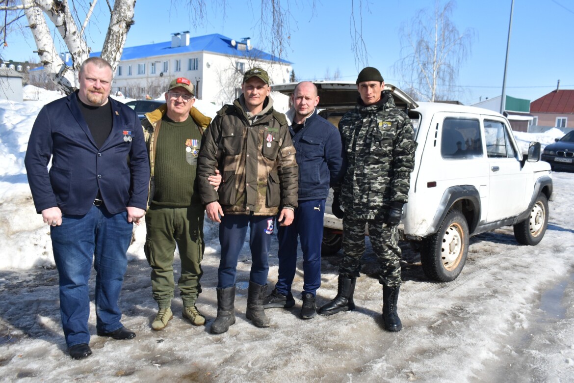 Пестречинцу вручили медаль «Волонтеру России», он отправил вторую «Ниву» на  СВО