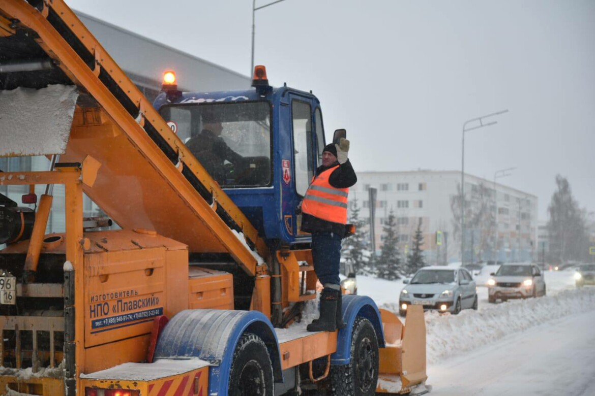 Власти Челнов призвали водителей с пониманием отнестись к работе спецтехники