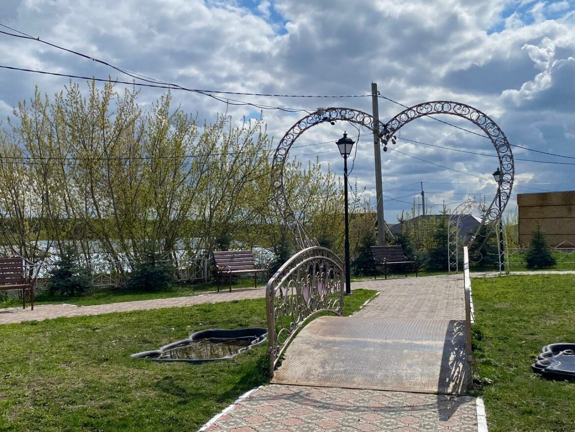 В обновленном парке Молодоженов в Пестрецах появятся светящиеся деревья и  мобильная сцена