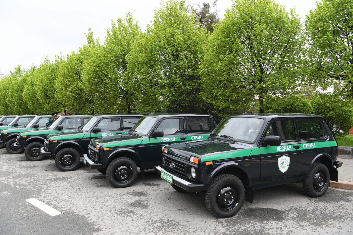 Минниханов вручил лесникам Татарстана ключи от автомобилей «Lada Niva  legend» | 02.05.2023 | Казань - БезФормата