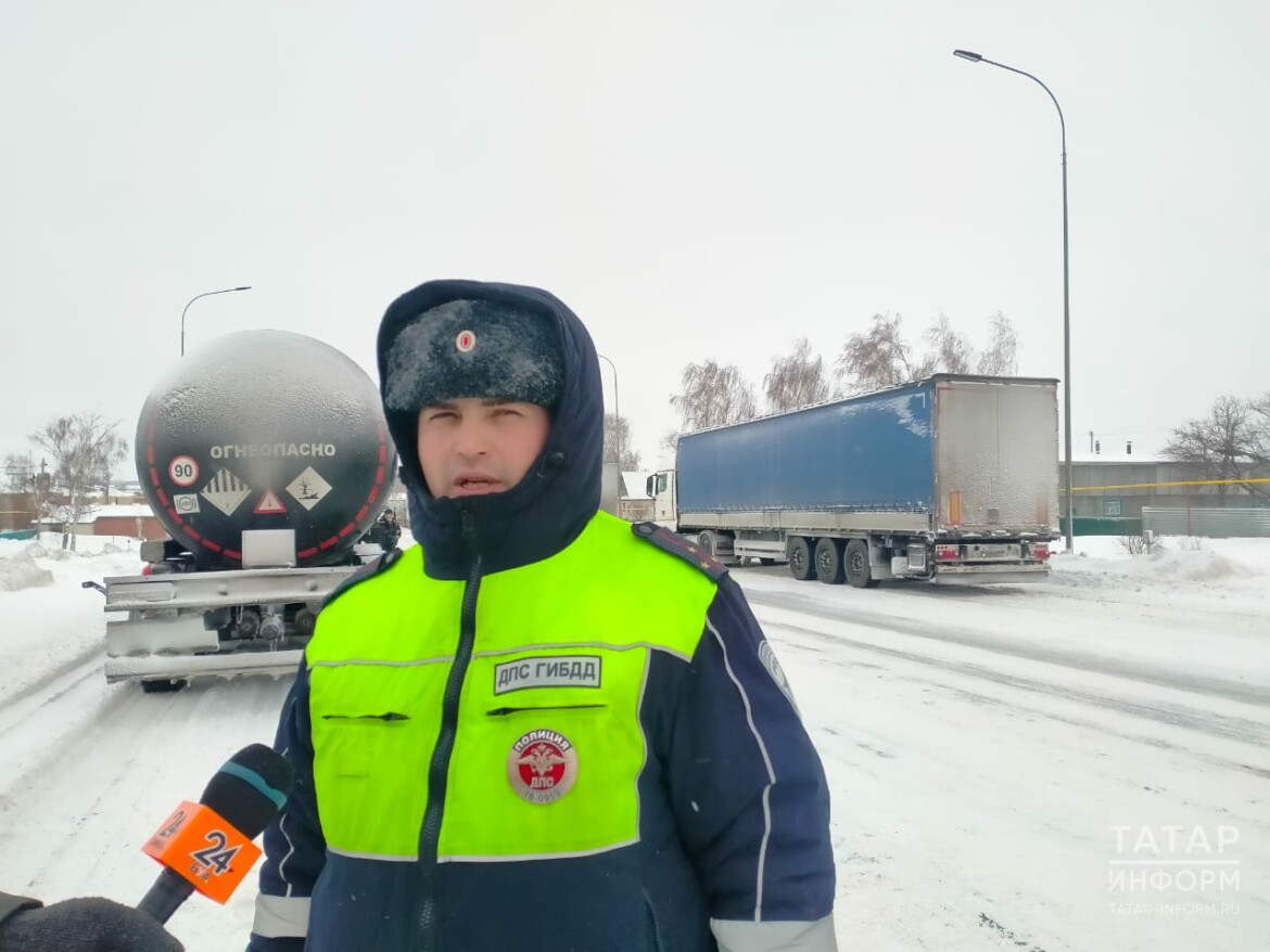 Водители большегрузов дали советы, как вести себя в снежном плену на трассе  | 17.01.2024 | Казань - БезФормата