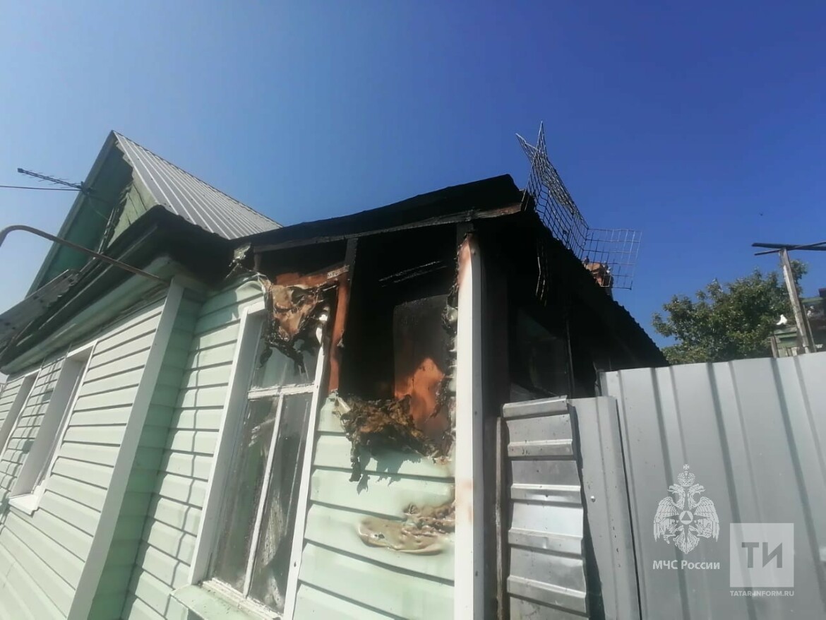 Пожилой мужчина получил ожоги, пытаясь спасти вещи из горящего дома под  Зеленодольском