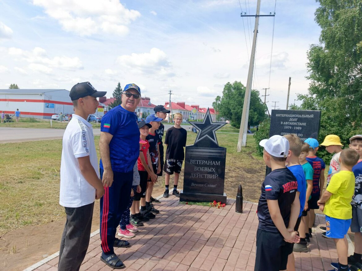 Юные боксеры РТ приняли участие в открытии памятника ветеранам