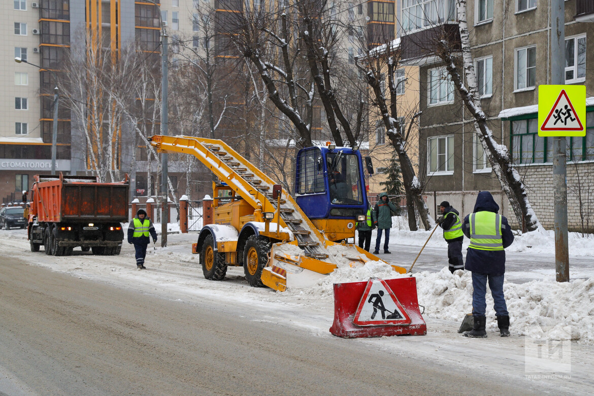 Снег должны убрать за 6 часов»: как будут расчищать дороги и дворы Казани в  праздники | 02.01.2022 | Казань - БезФормата