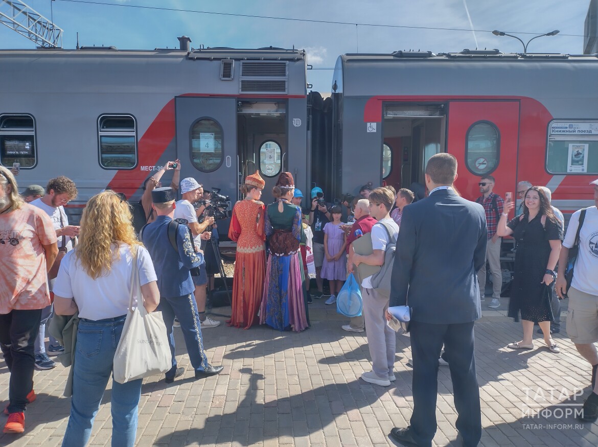 В Казань прибыли «Книжный поезд» и «Книжный автопробег» | 06.08.2023 |  Казань - БезФормата