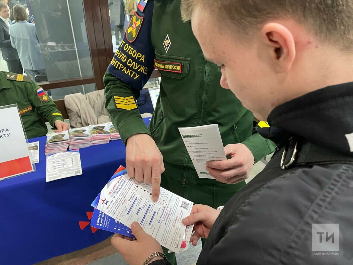 Татарстанцев приглашают на военную службу в Росгвардию в ДНР | 27.07.2023 |  Казань - БезФормата