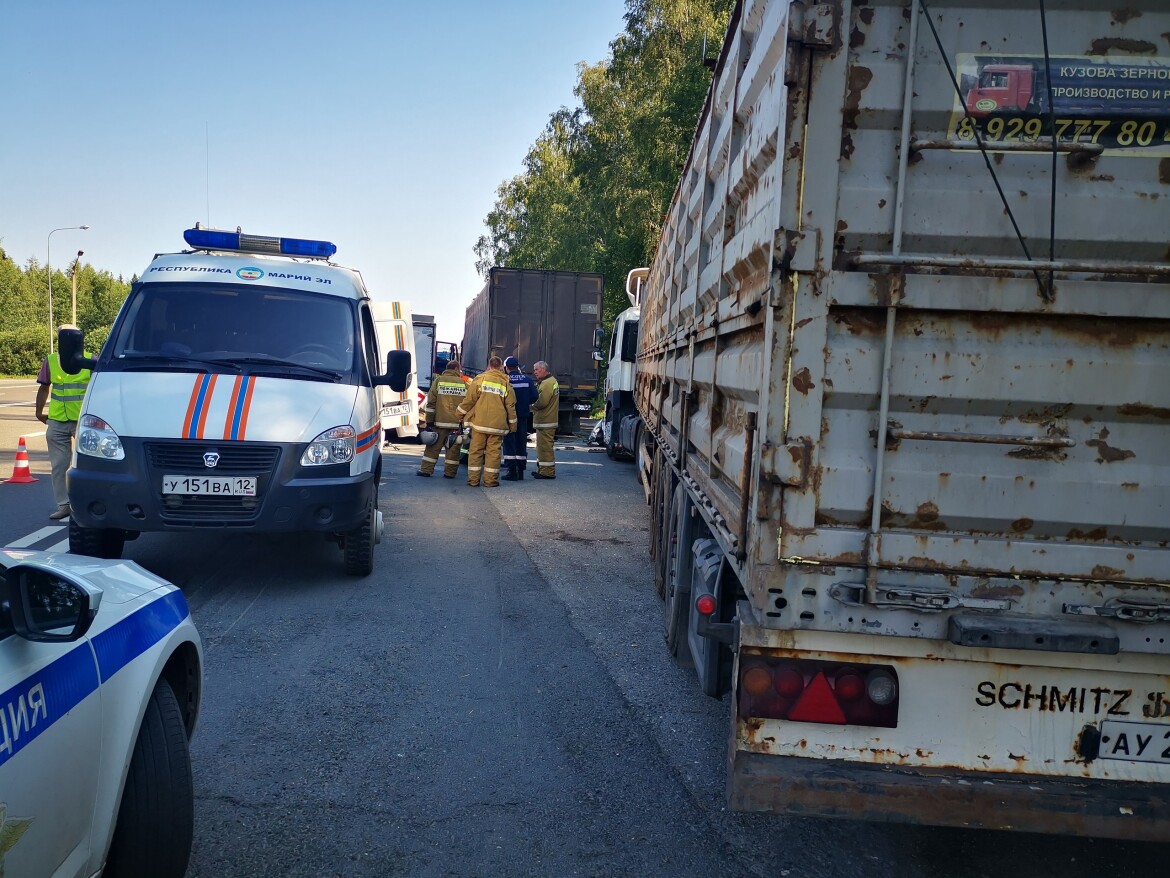 Водитель из Татарстана погиб в страшном ДТП с фурой в Марий Эл