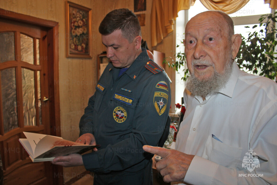 В подарок ко Дню Победы в квартире ветерана из Казани установили пожарный  извещатель