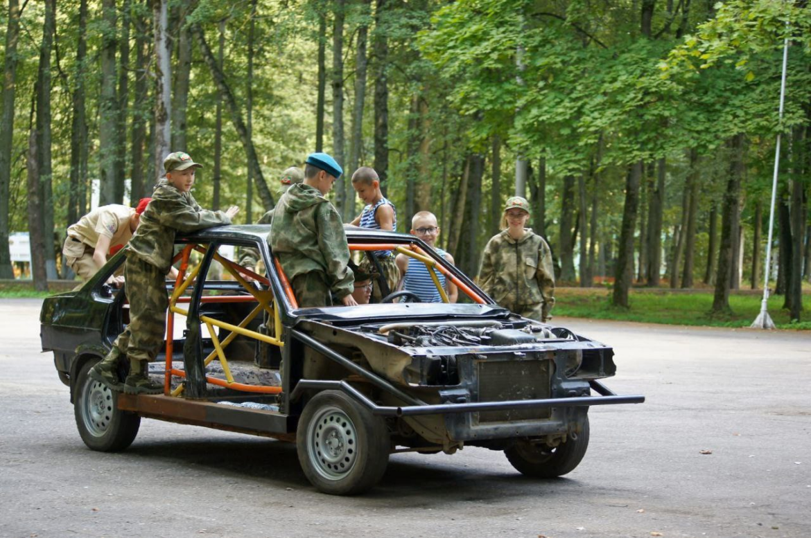 Казанский клуб «Юный десантник» победил в военно-спортивной игре «Техно-ДОГ- биатлон»