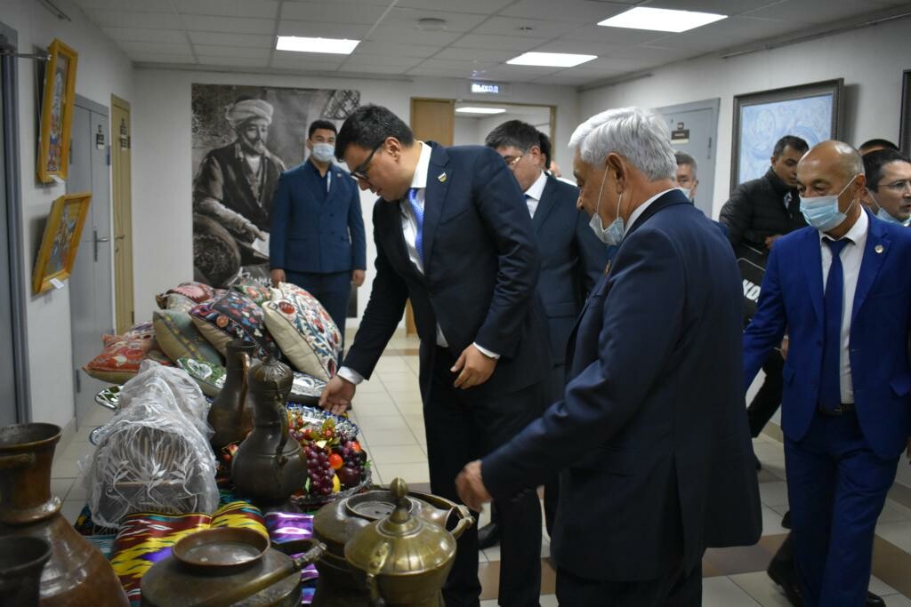 Диаспора казань. Абдулманук узбекская диаспора Казань. Руководитель узбекской диаспоры в Ижевске. Узбекская диаспора в Ижевске. Представитель Узбекистана в Татарстане.