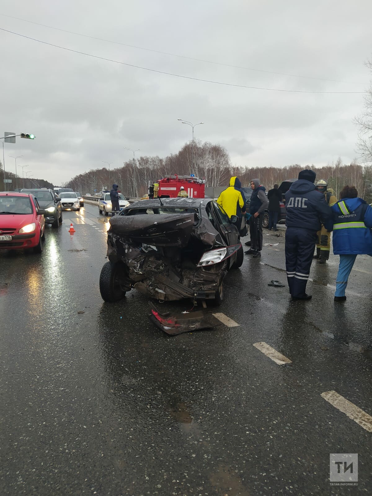 На выезде из Казани столкнулись два автомобиля, пострадала одна из  пассажирок