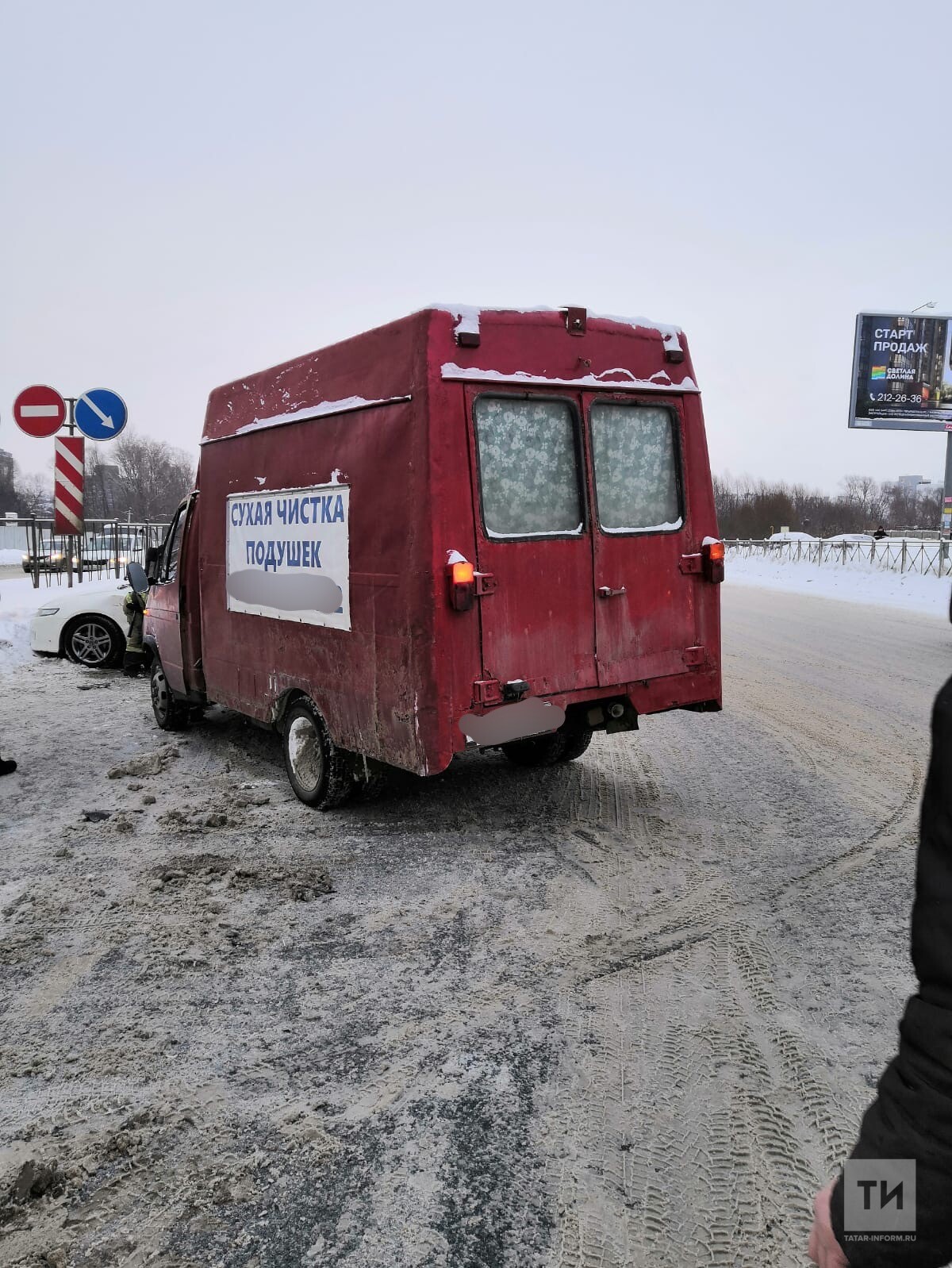 На Мамадышском тракте в Казани легковое авто влетело в «ГАЗель», пострадала водитель
