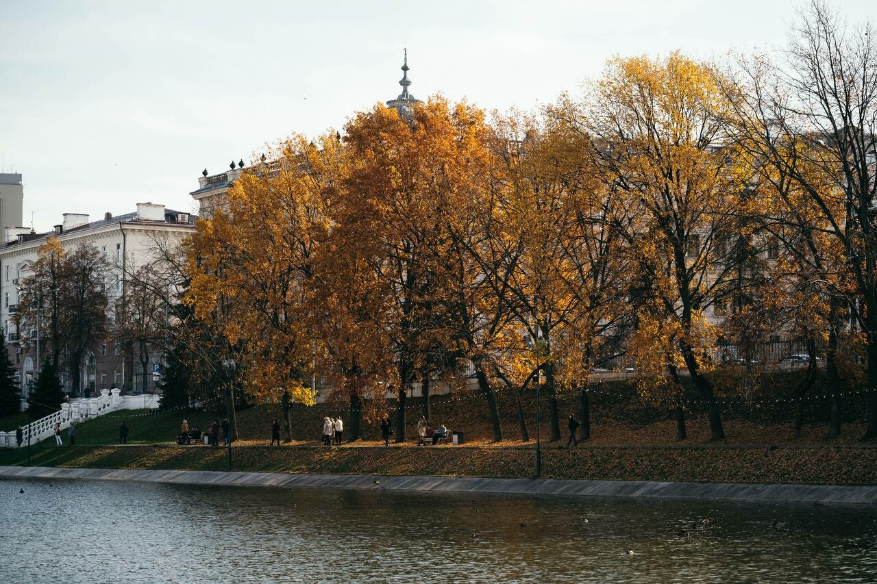 В Казани осушают водоем в парке «Черное озеро»