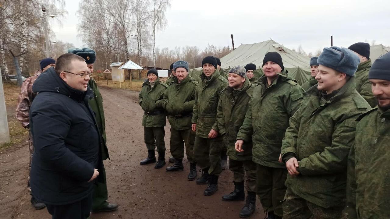 Глава Алексеевского района навестил мобилизованных земляков в Казанском танковом училище