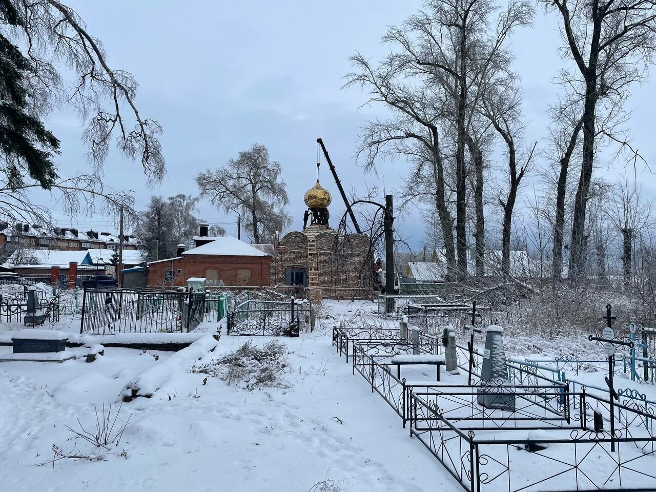 На старообрядческом кладбище в Чистополе освящены купол и крест строящейся  часовни