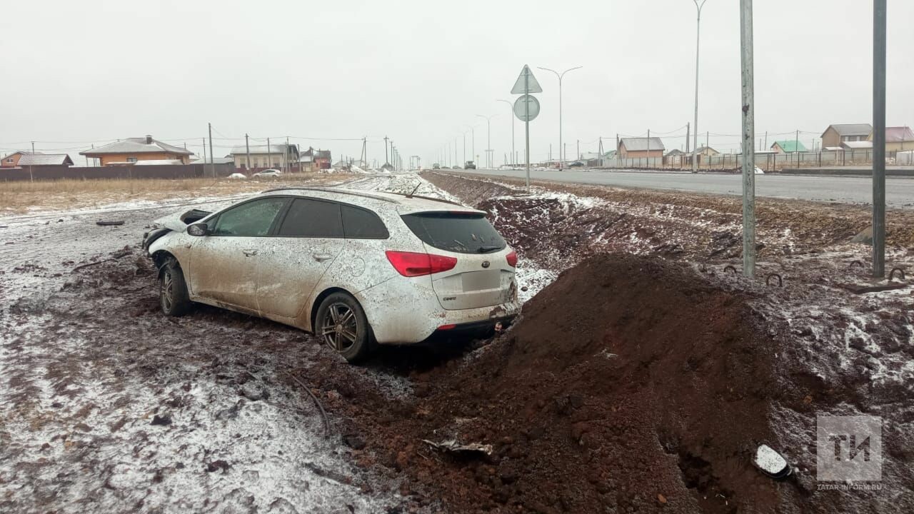 Женщина за рулем авто получила травмы, вылетев в кювет под Челнами