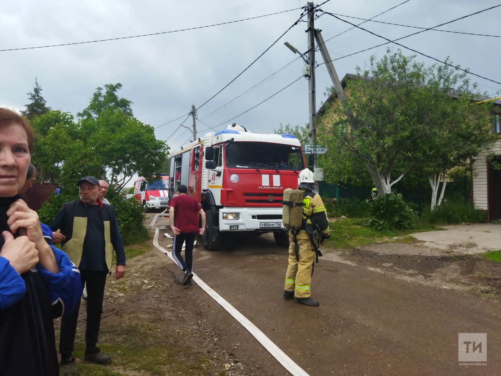 В поселке под Казанью пожар уничтожил дом и надворные постройки