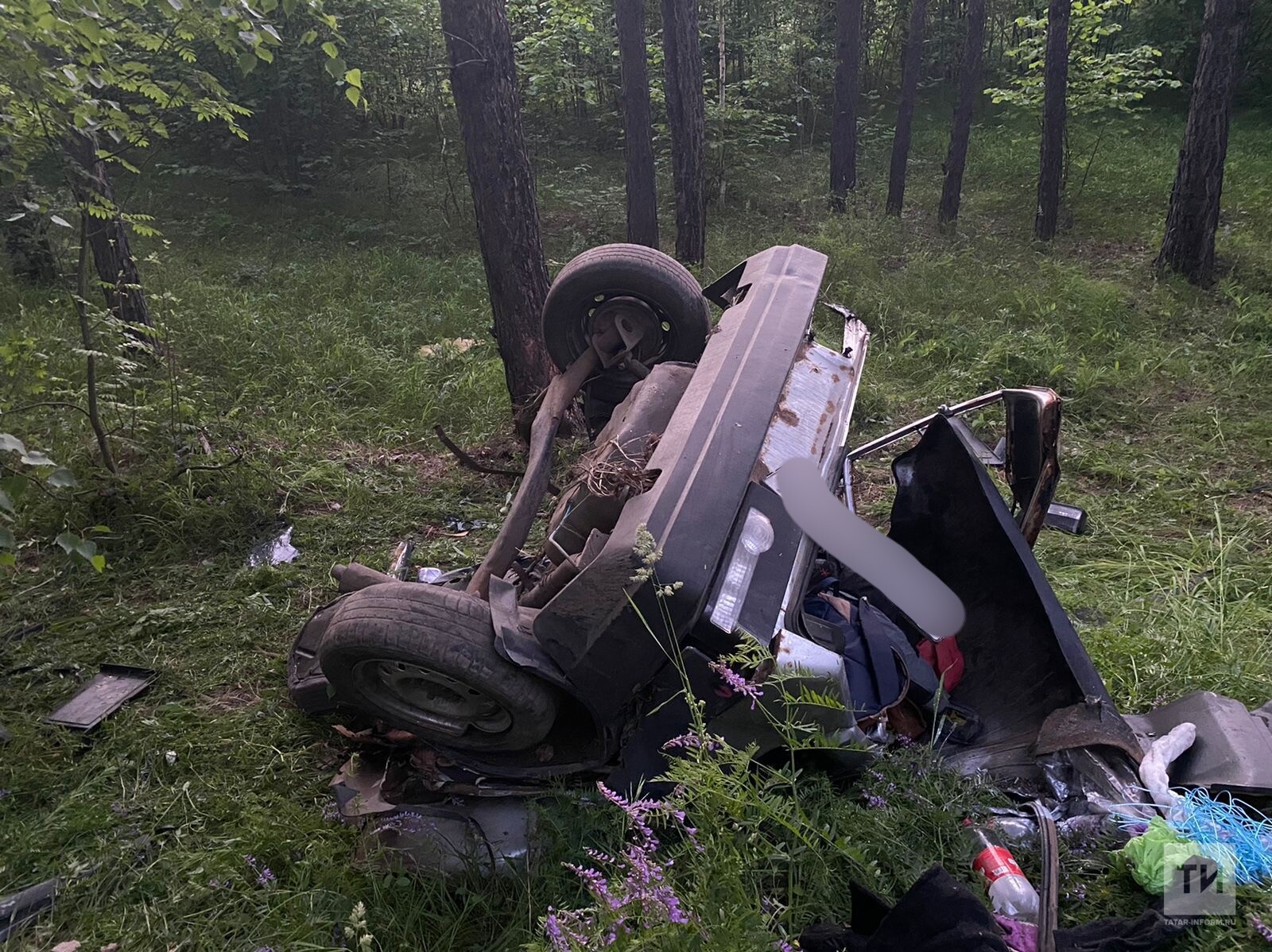 На видео сняли пьяного водителя, чье авто после ДТП под Челнами разорвало  пополам