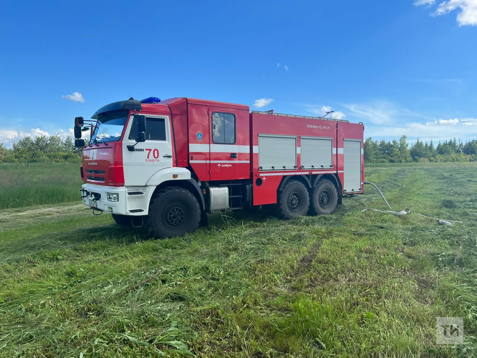 В поле в Елабужском районе Татарстана сгорел комбайн