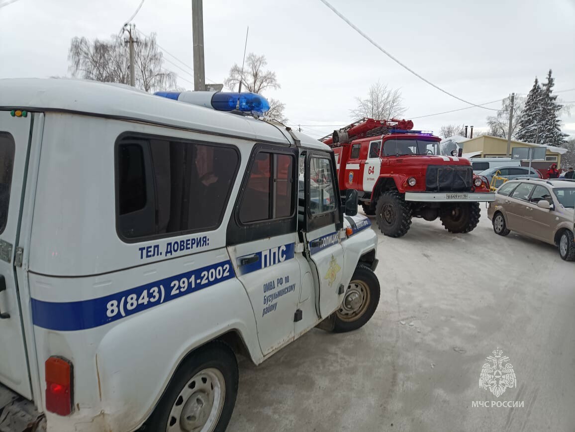 В одном из частных гаражей в Бугульме рванул газовый баллон, двое пострадали