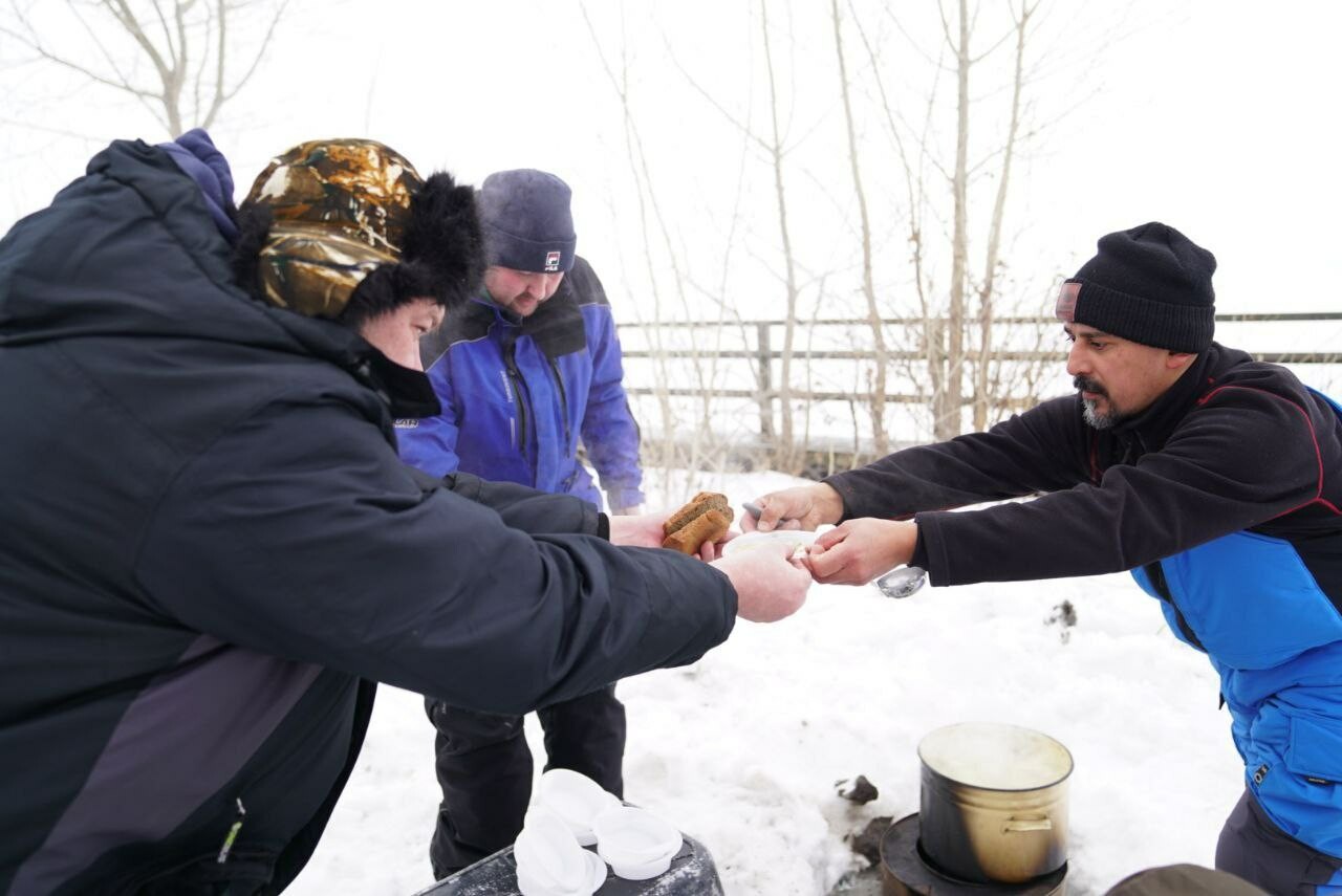 «Хищник весь ходит стайкой»: в Казани провели зимний рыболовный фестиваль