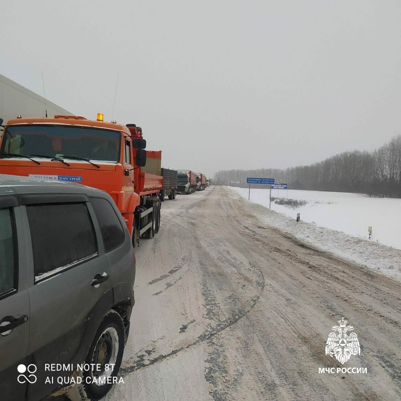 Из-за огромной пробки на трассе в Татарстане открыли пункт обогрева для  водителей