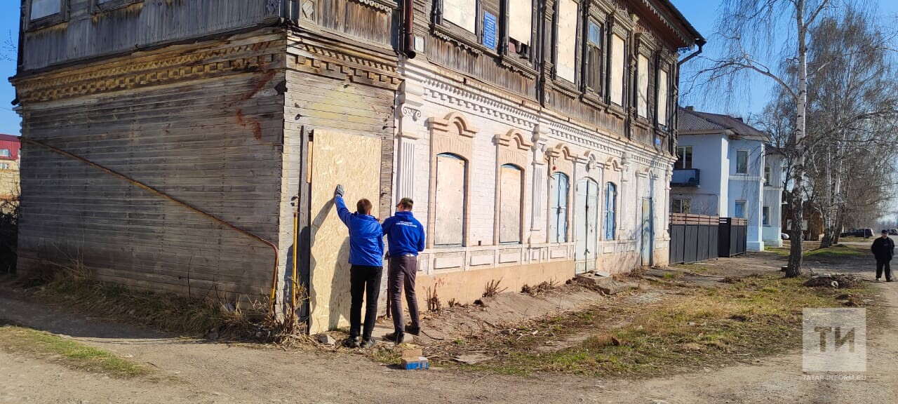 Волонтеры провели «средники» на объектах культурного наследия Елабужского района