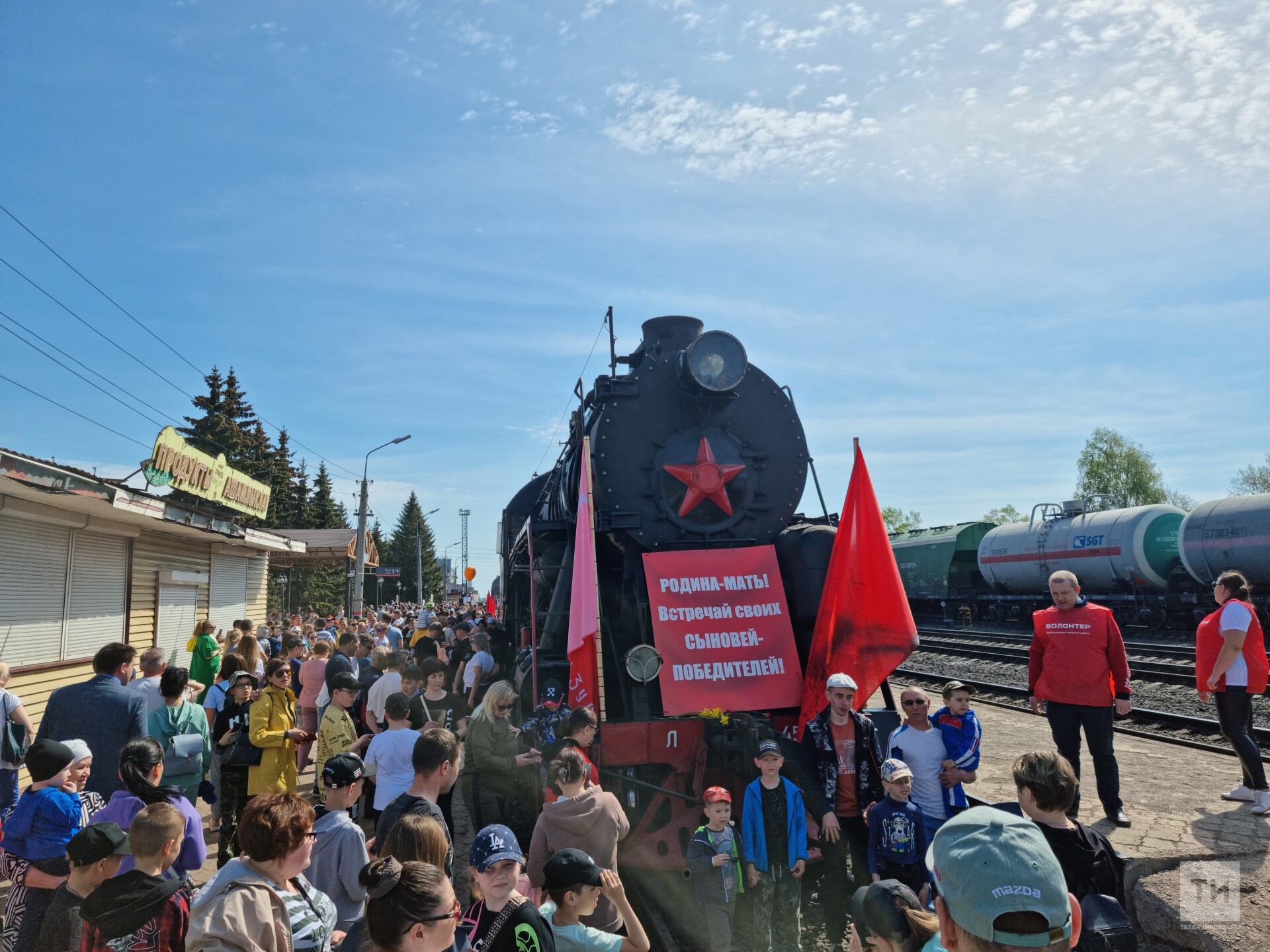 Ретро-состав «Паровоз Победы» встретили в Бугульме — видео