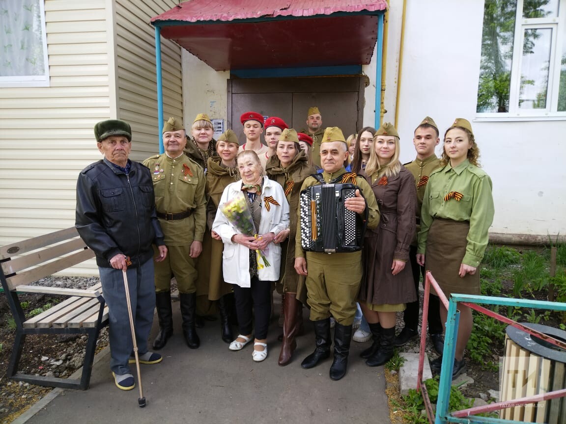 В Лениногорске фронтовые агитбригады поздравляют ветеранов войны