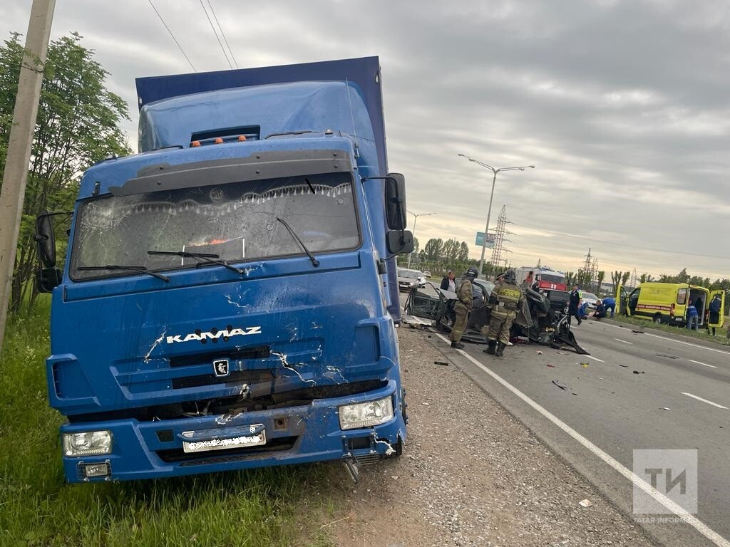 Один человек погиб, трое пострадали в массовом ДТП в Нижнекамске