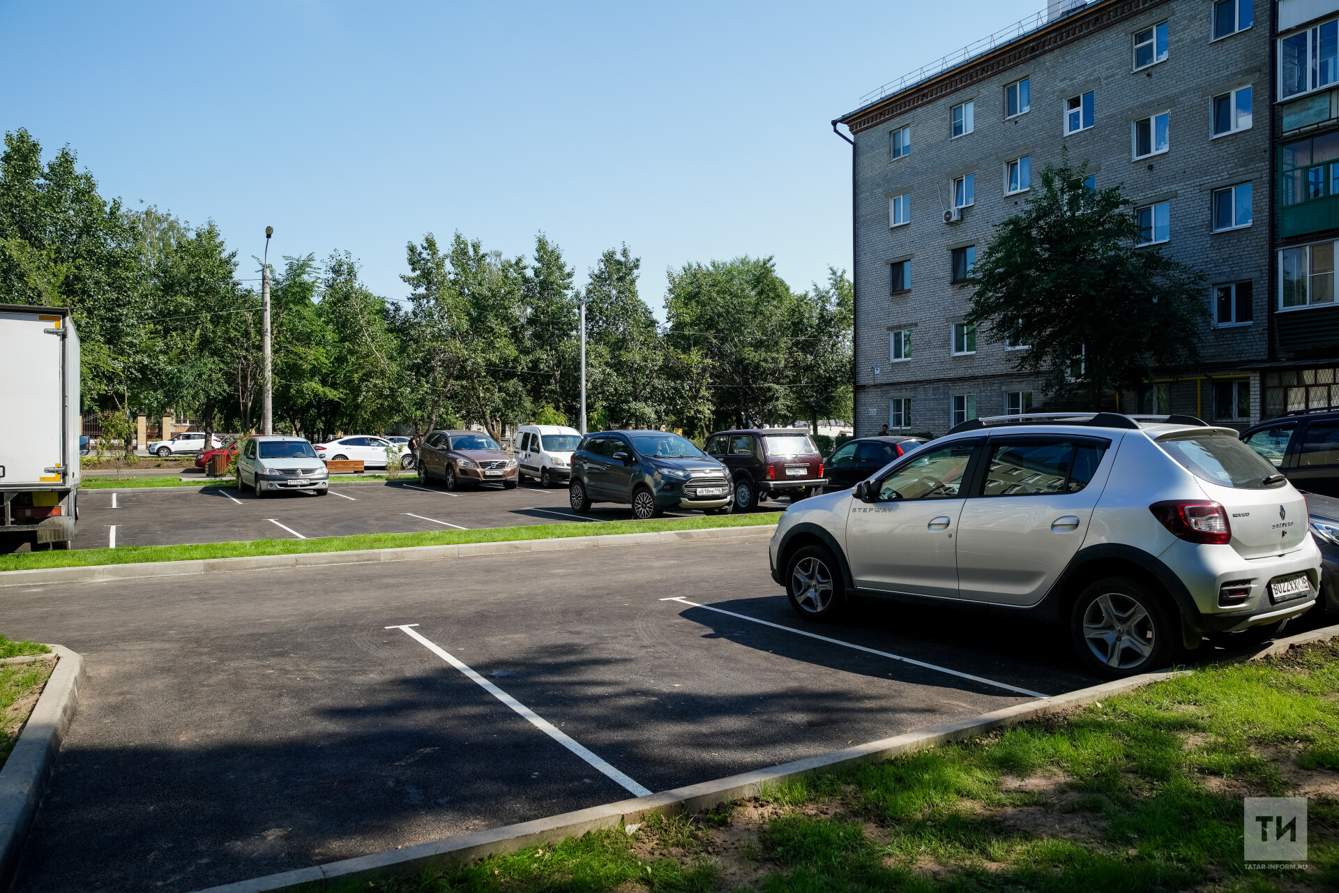 За три месяца в Казани выявлено свыше 11 тыс. случаев парковки на газонах