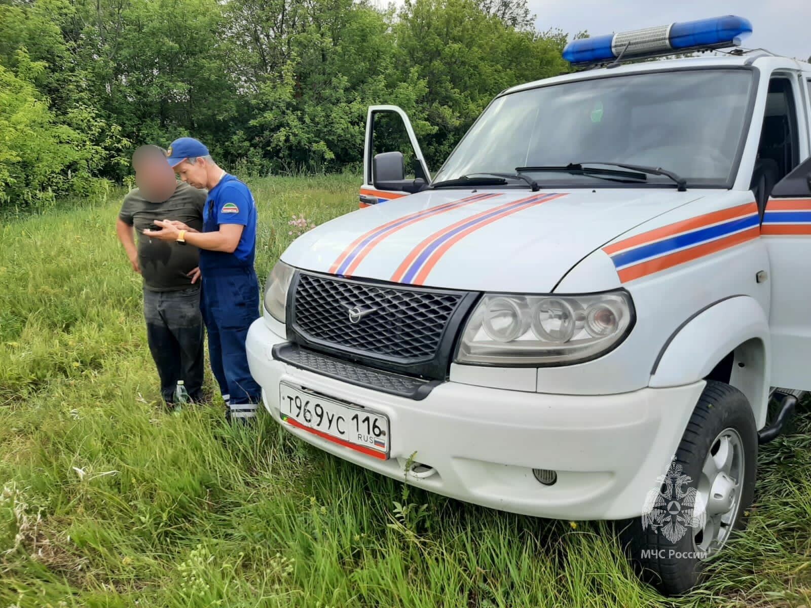 В Чистополе спасатели помогли мужчине, который заблудился в лесопосадке