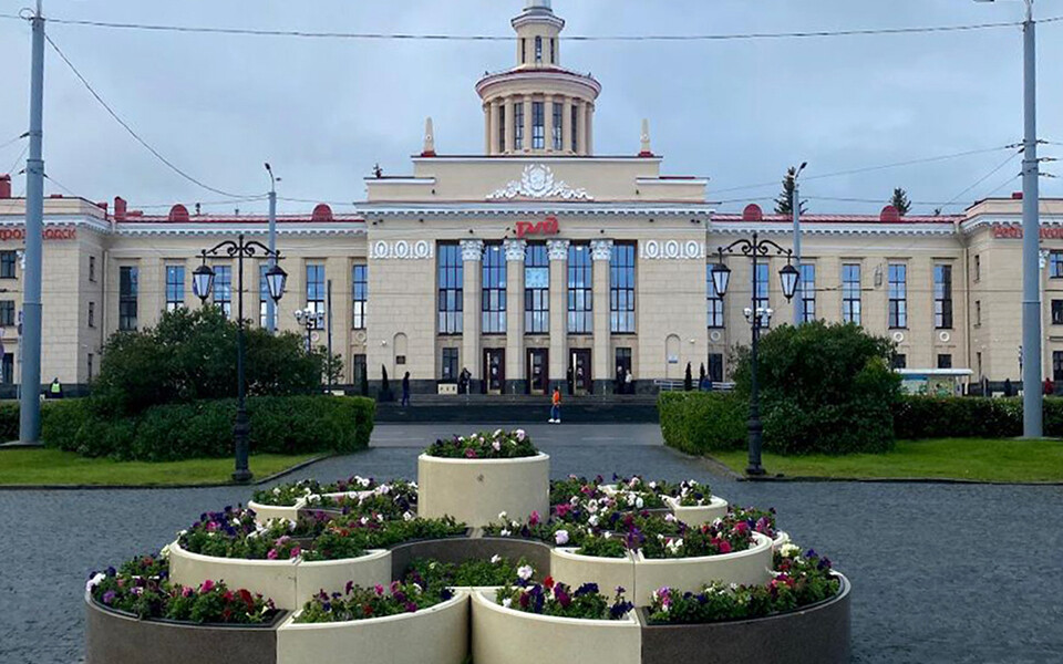 Онежская набережная, церковные кладбища и зеленая тропа: Петрозаводск за один день