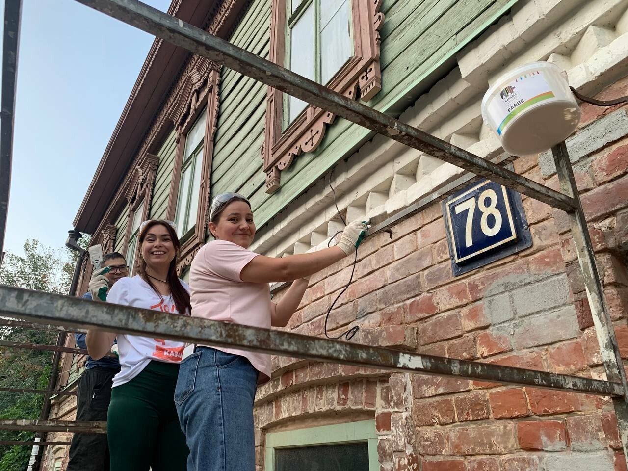 Активисты «Том Сойер Феста» в Казани восстанавливают фасады старинных домов на Волкова