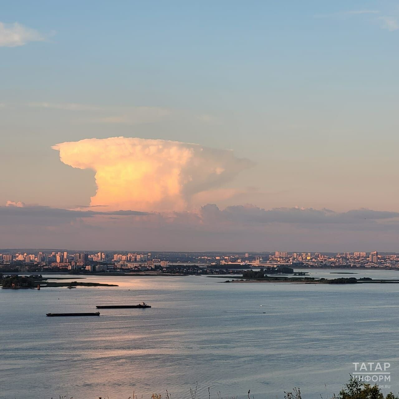 Метеоролог объяснил, почему над Казанью выросло гигантское облако-гриб