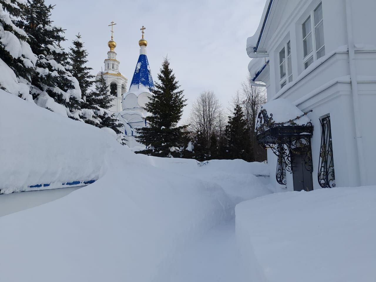 Из-за обильных снегопадов Зилантов женский монастырь нуждается в помощи