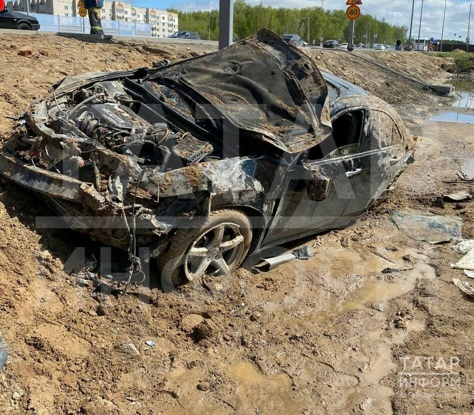 В казанском поселке Залесный легковушка вылетела в кювет, водитель чудом  выжил