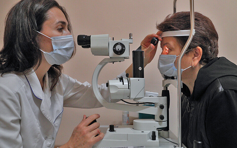 «Можно ли гипертонику спасти зрение?»: пять фактов о влиянии высокого давления на глаза