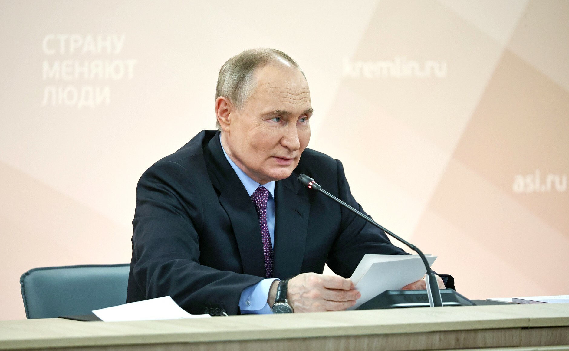 Путин предложил создать систему стимулов для компаний, помогающих участникам СВО