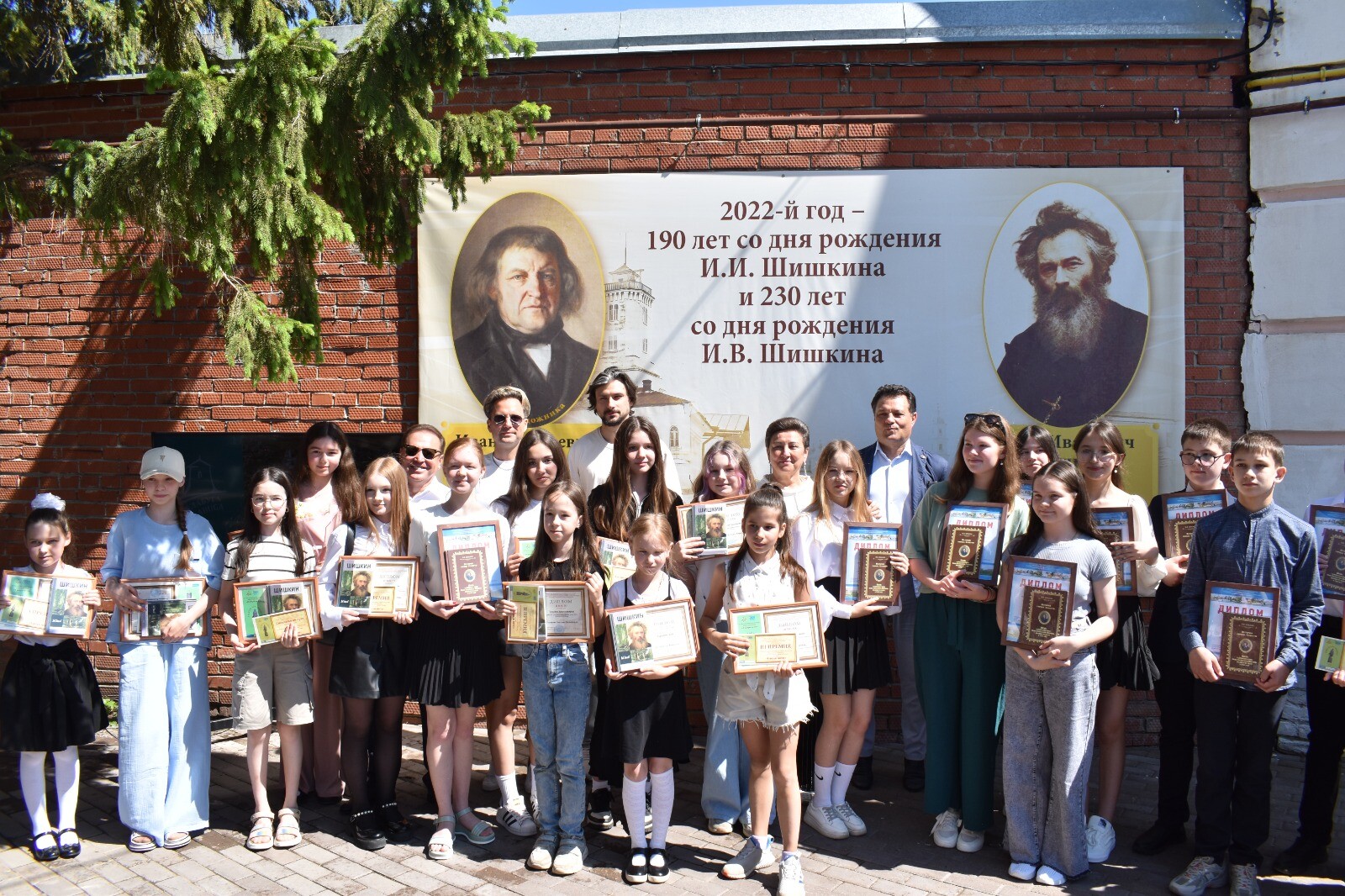 «Я рисую как Шишкин»: победители конкурса в Елабуге получили денежные премии