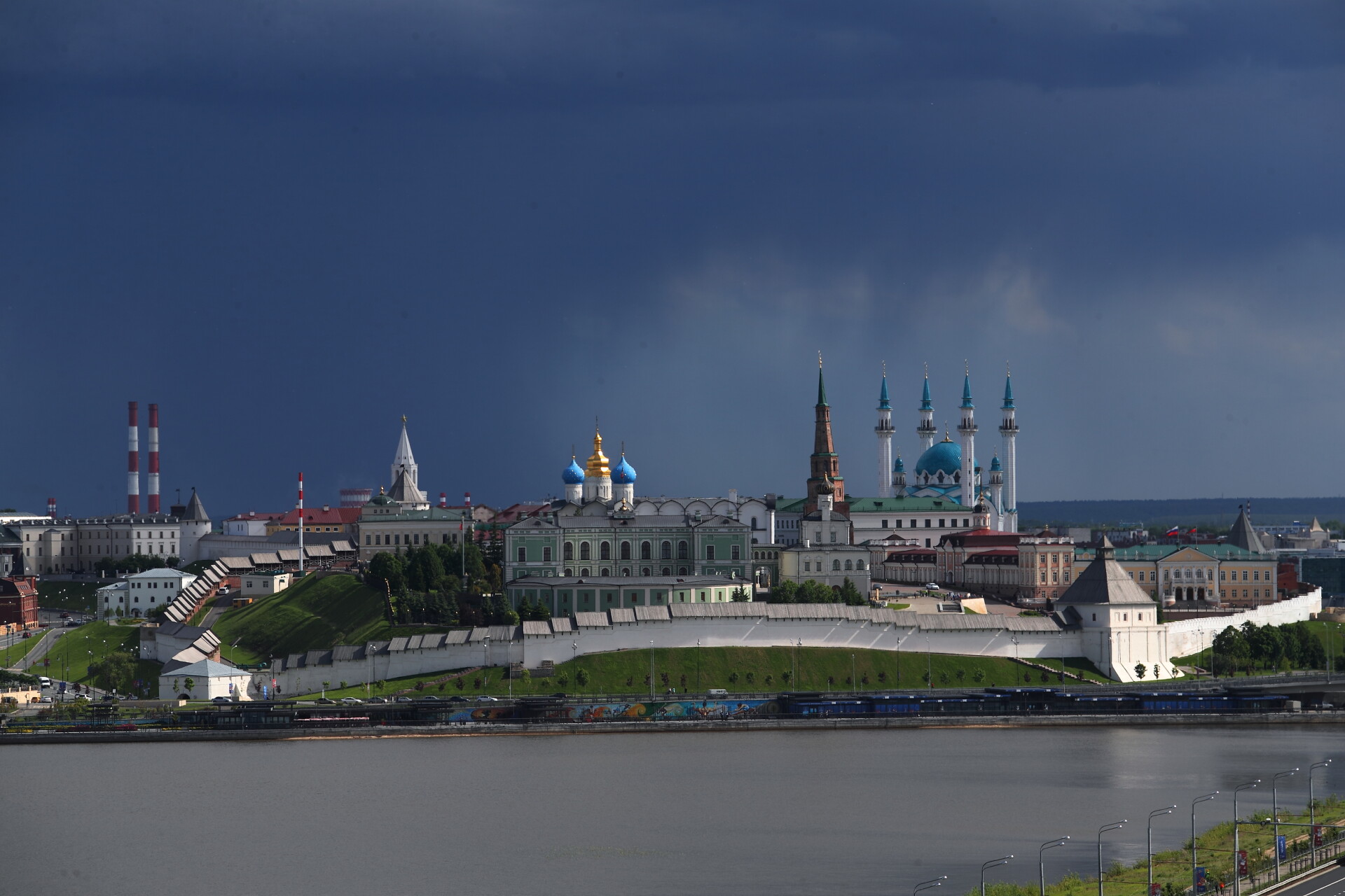 Синоптики предупредили о 35-градусной жаре, грозе и граде в Татарстане