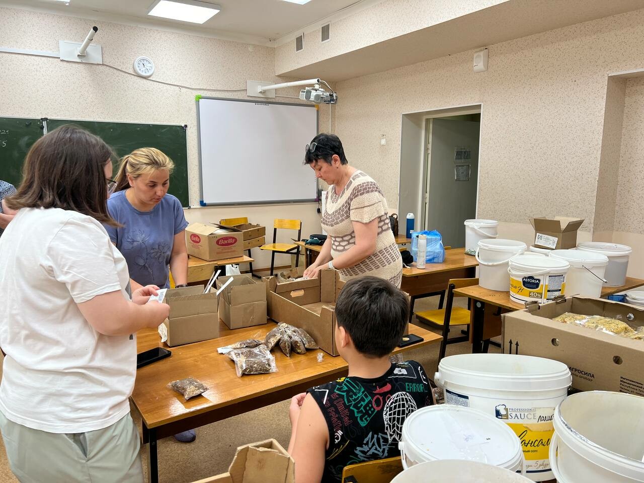 Волонтеры из Лаишево призвали помочь с фасовкой сухих супов для бойцов СВО