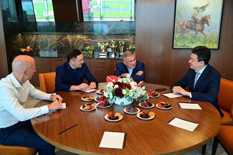 Минниханов встретился с министром туризма и спорта Казахстана Маржикпаевым