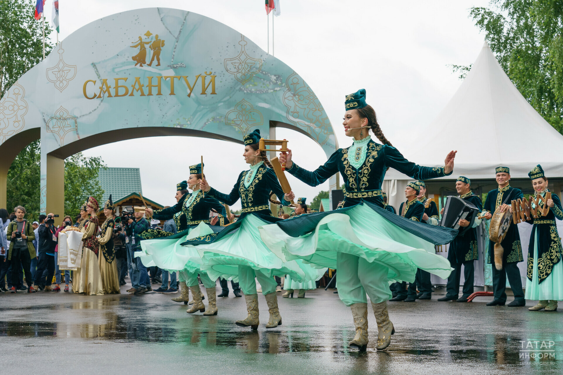 «Напомнило мне наш бразильский карнавал»: как Сабантуй в Казани объединил почти весь мир