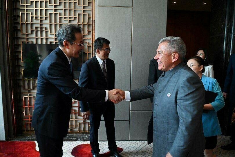 Минниханов пригласил деловые круги КНР посетить форум в Казани