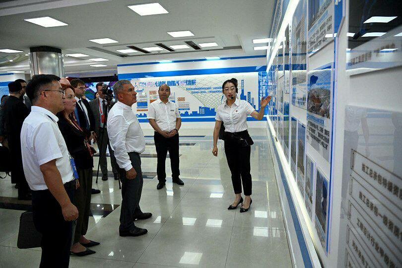 Минниханов посетил одну из крупнейших строительных компаний Китая