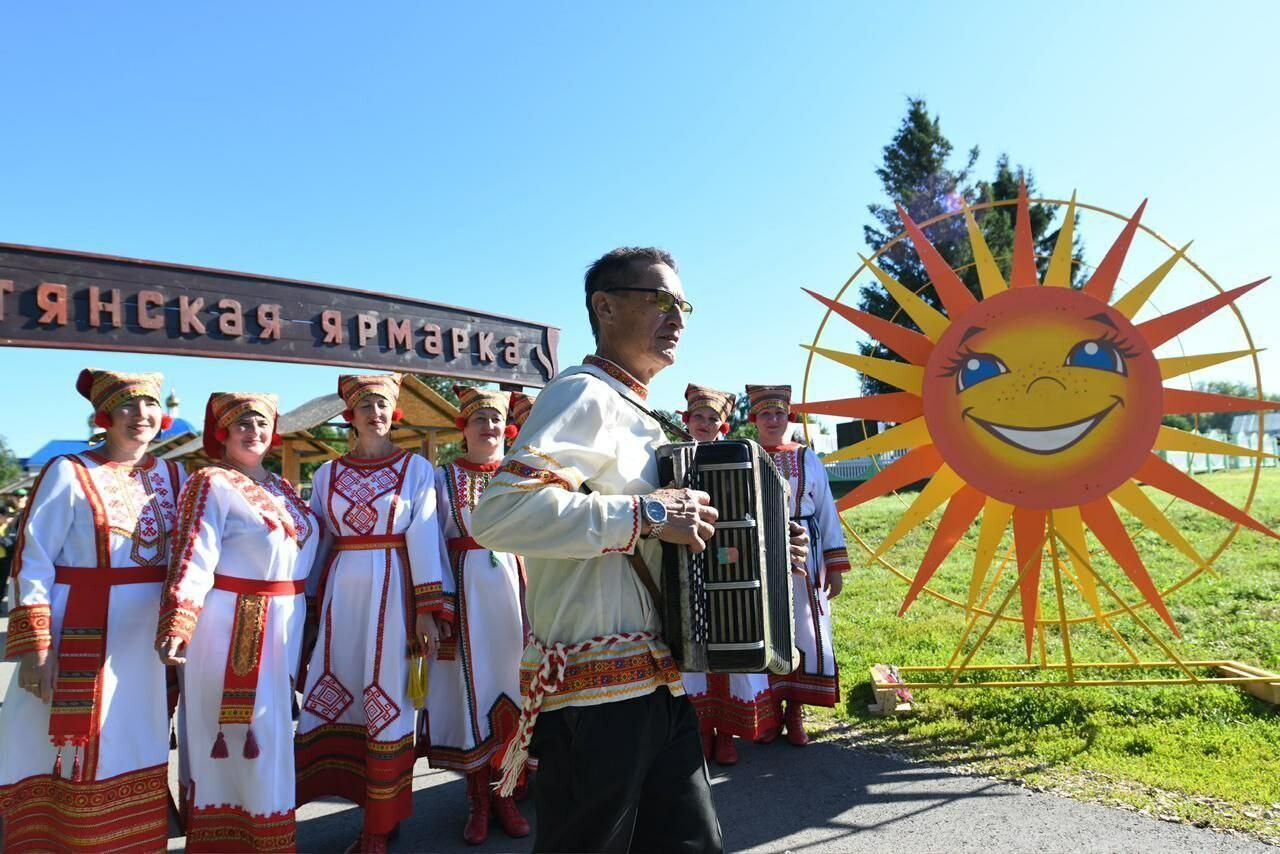 Минниханов поздравил татарстанцев с мордовским праздником «Валда Шинясь»