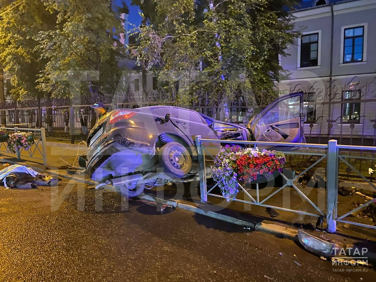 В центре Казани водитель Porsche протаранил «Гранту», ее водитель погиб