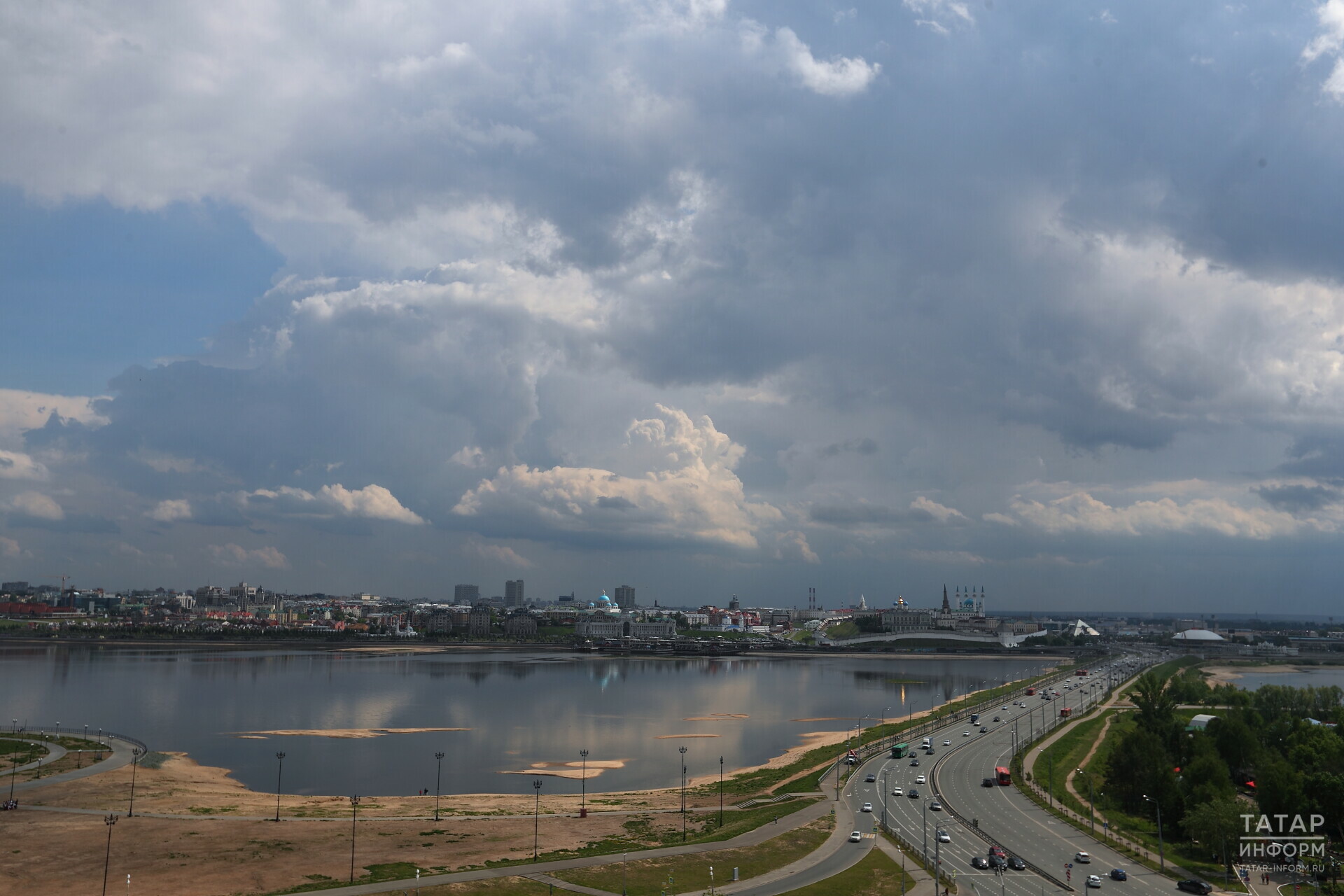 Выходные в Татарстане начнутся с тумана, гроз и сильного ветра